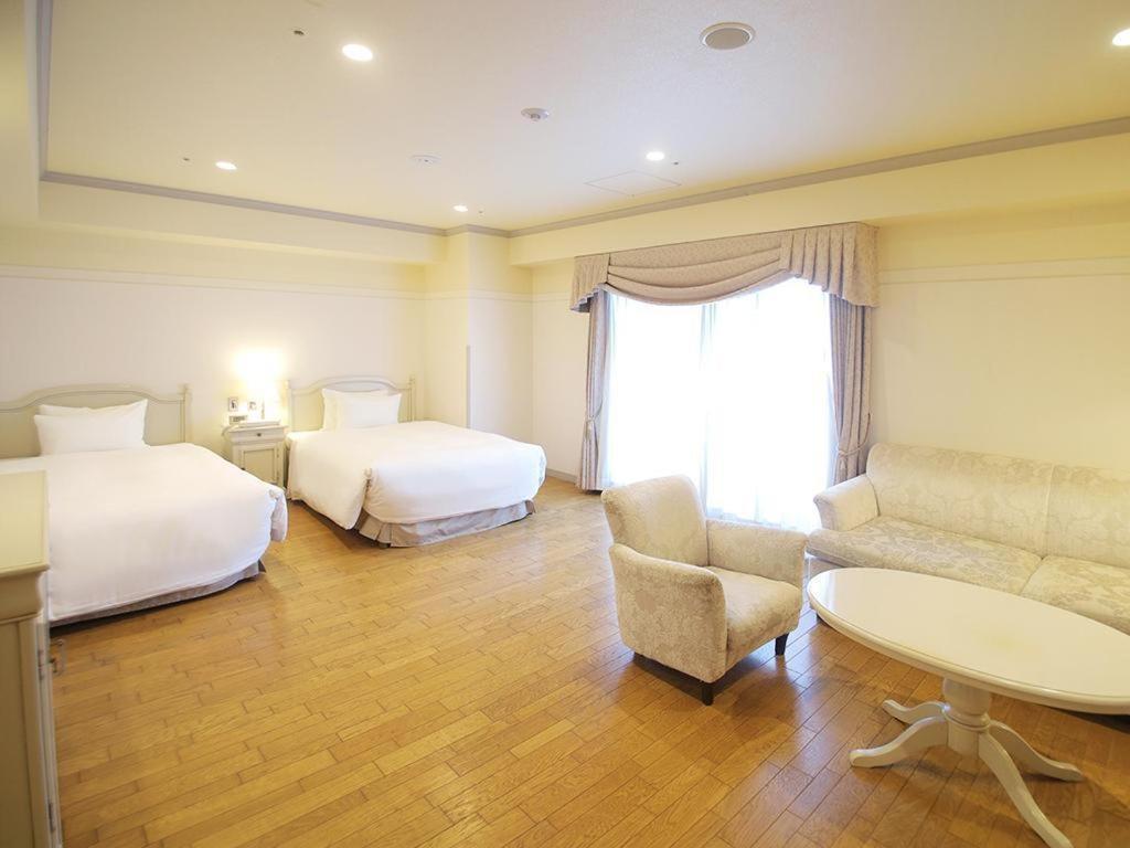Piena 4*